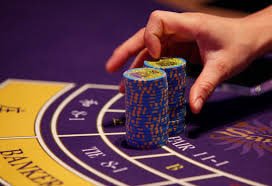 Pemainan bulutangkis profesional dalam pertandingan rutin
